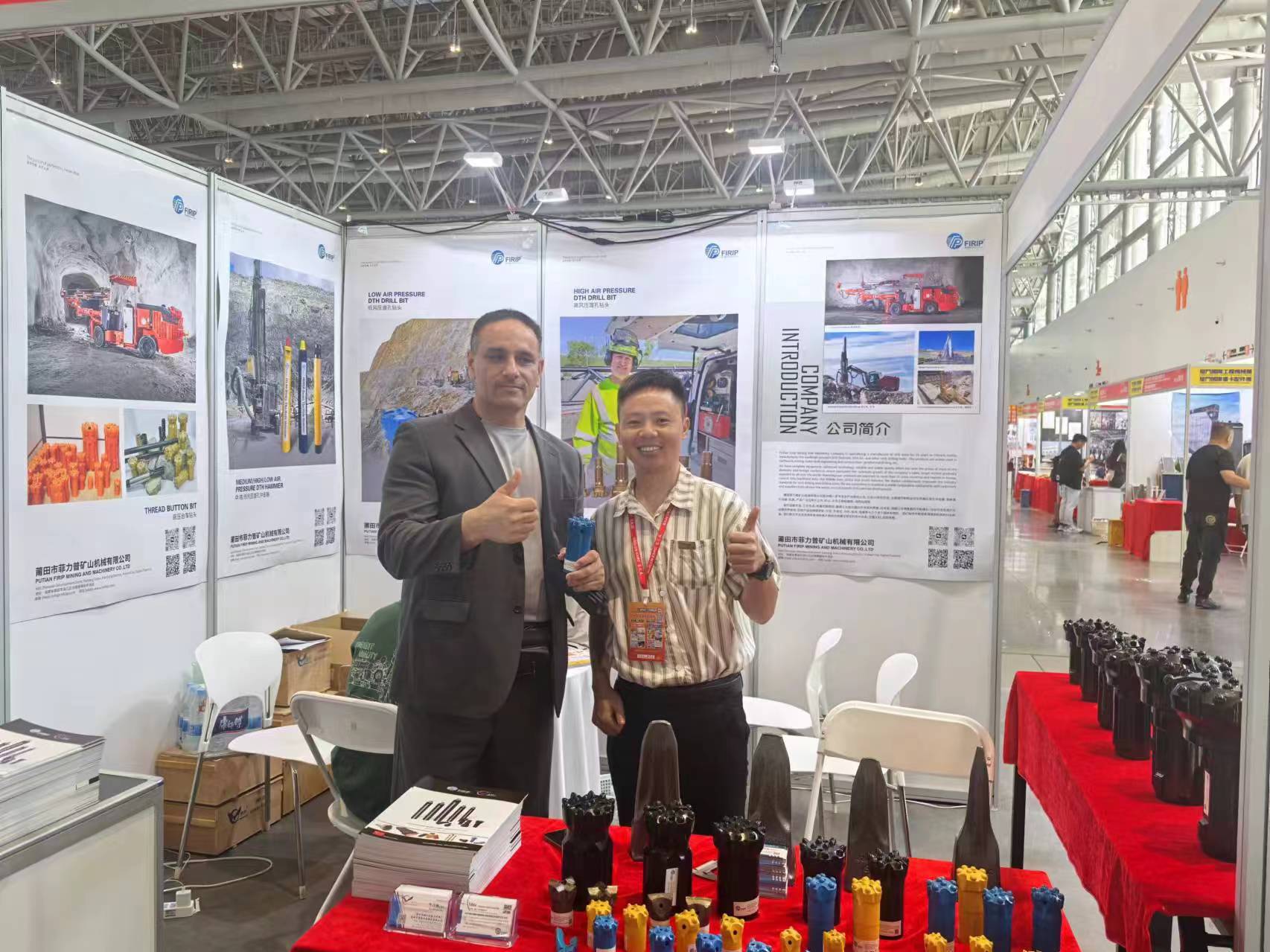 Polonia Cliente visita stand firip