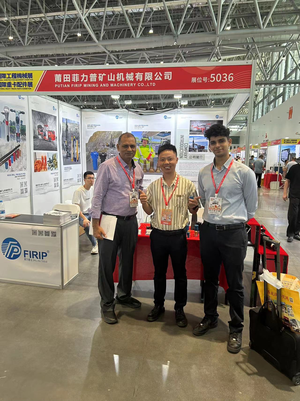 Clientes indios visitan firip