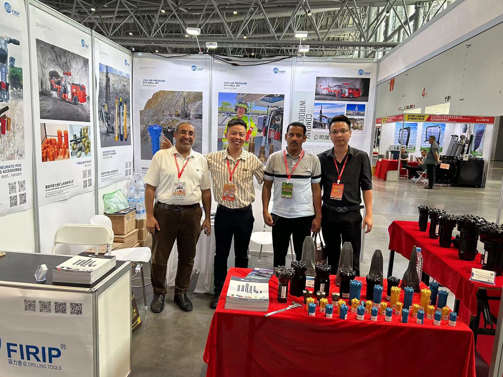 Nuestros clientes visitaron nuestro stand